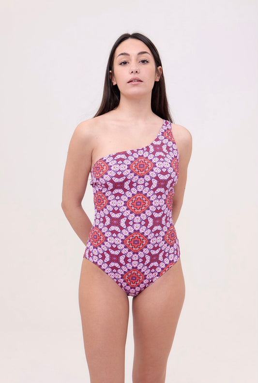 ONE SHOULDER ENTIRE
